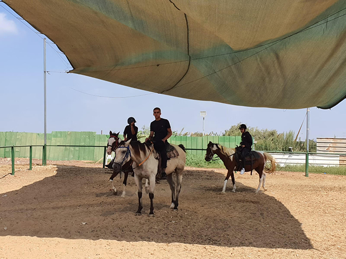 دورة ركوب خيل لطلاب العواشر في تكنولوجية جلجولية 